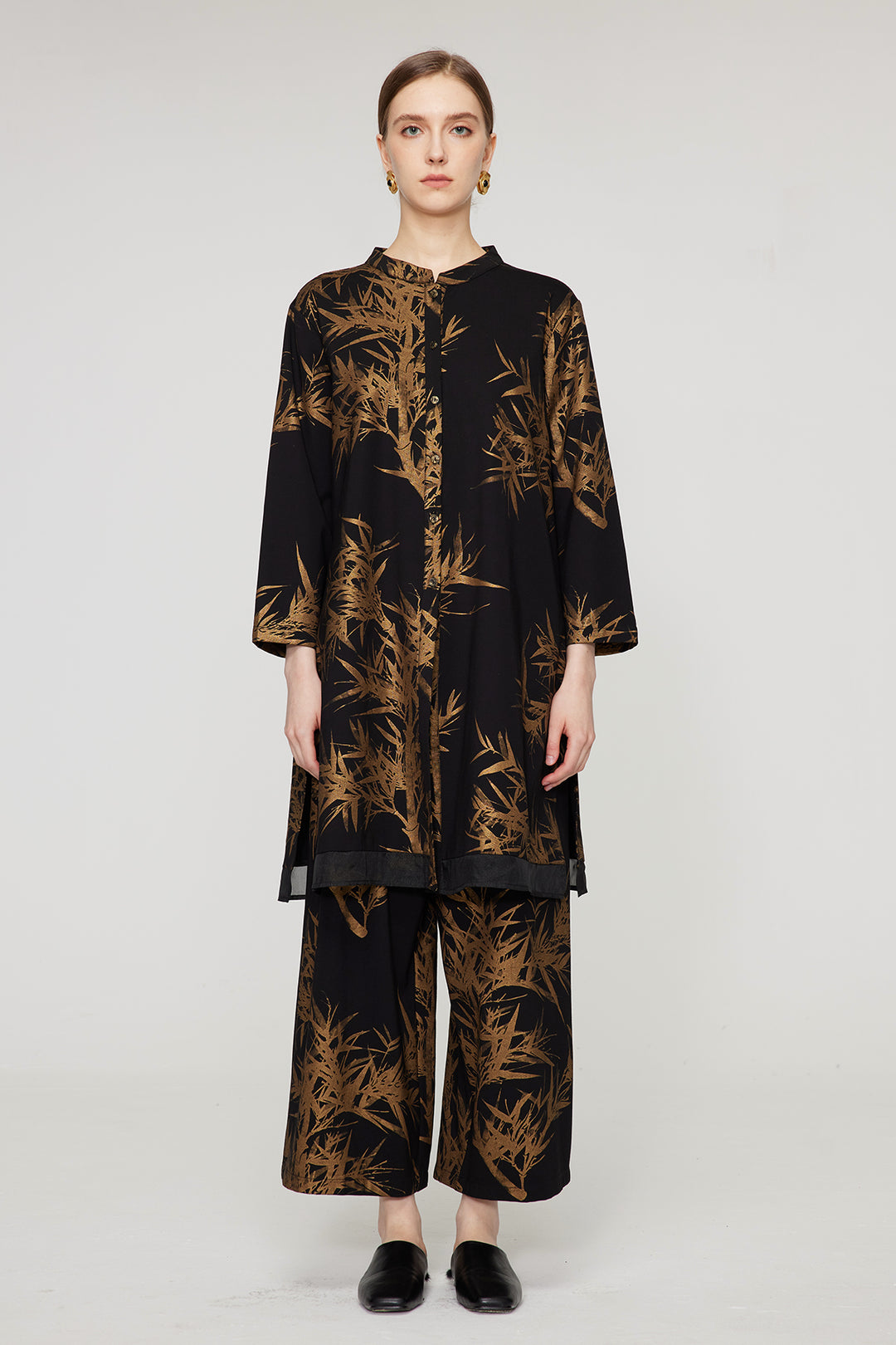 Conjunto de dos piernas anchas elegantes con estampado de hojas