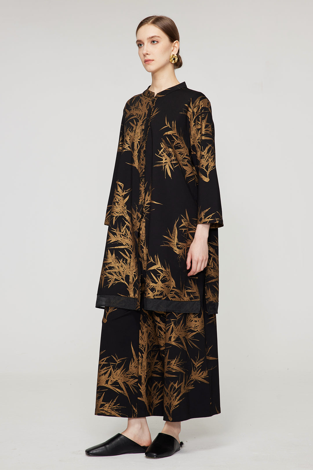 Conjunto de dos piernas anchas elegantes con estampado de hojas