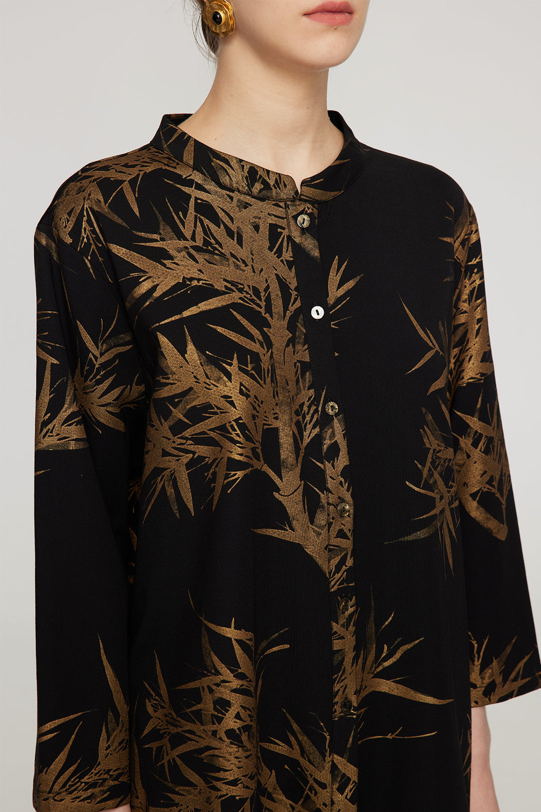 Conjunto de dos piernas anchas elegantes con estampado de hojas