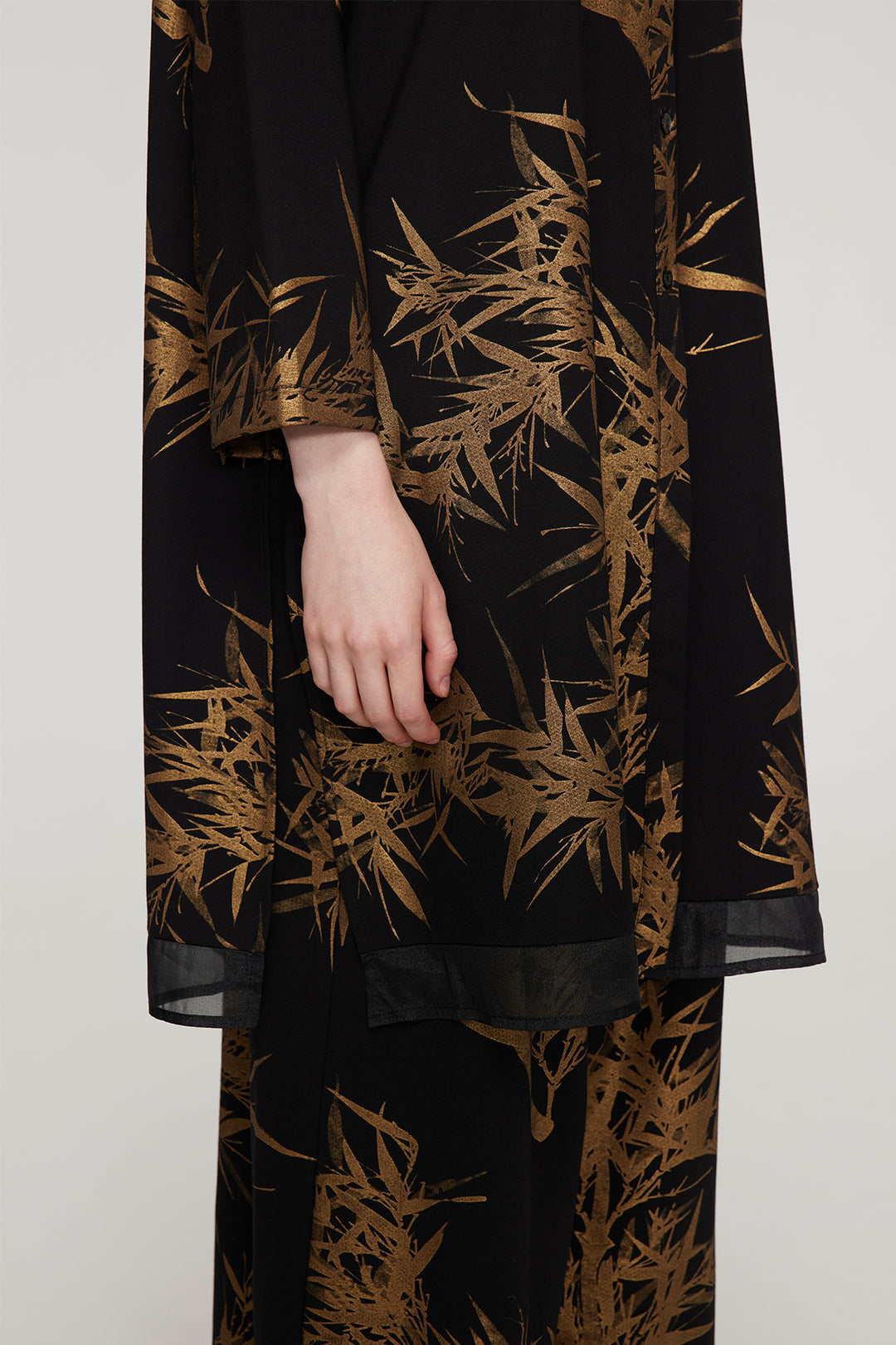 Conjunto de dos piernas anchas elegantes con estampado de hojas