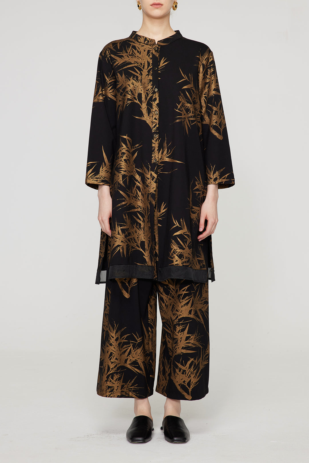 Conjunto de dos piernas anchas elegantes con estampado de hojas