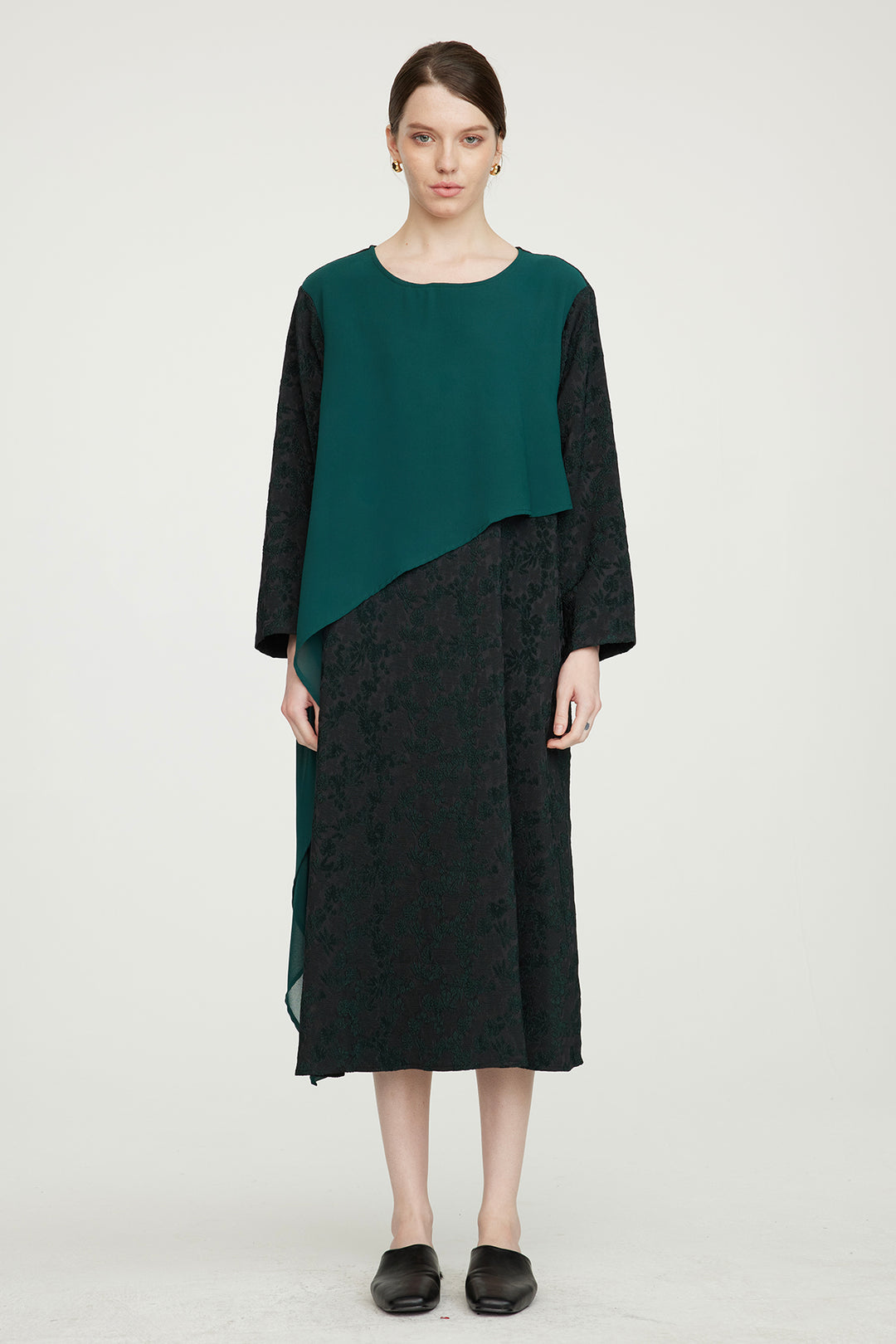 Vestido casual com emenda de malha de renda