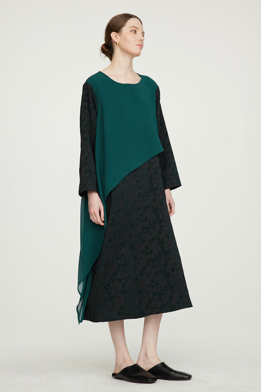 Vestido casual com emenda de malha de renda