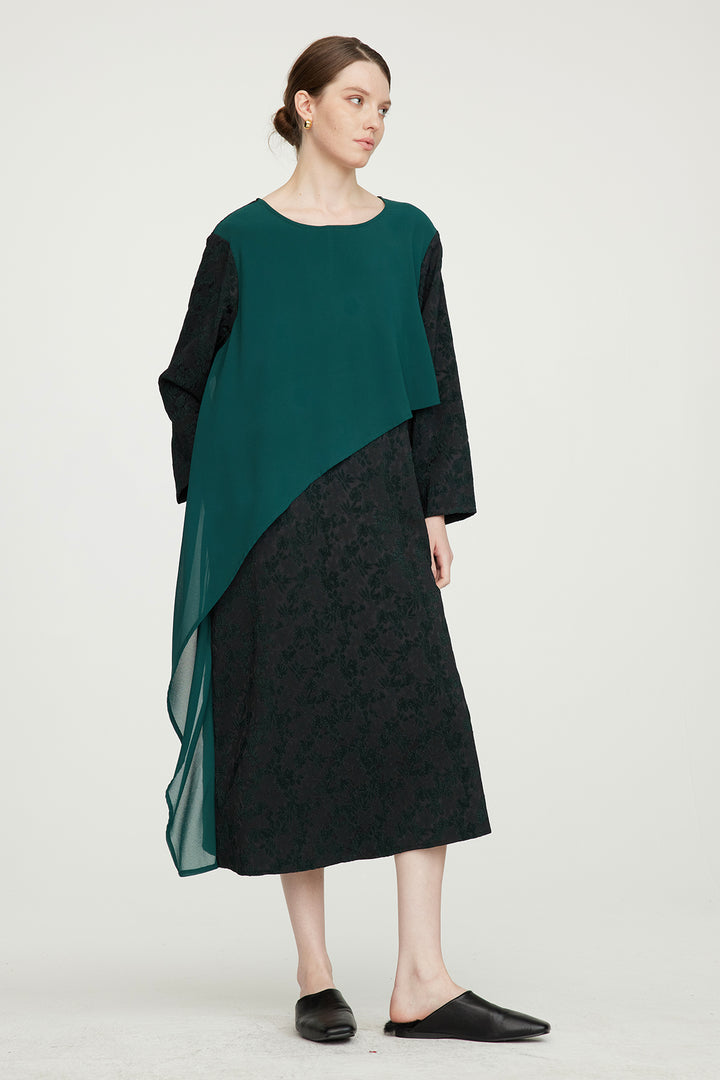 Vestido casual com emenda de malha de renda