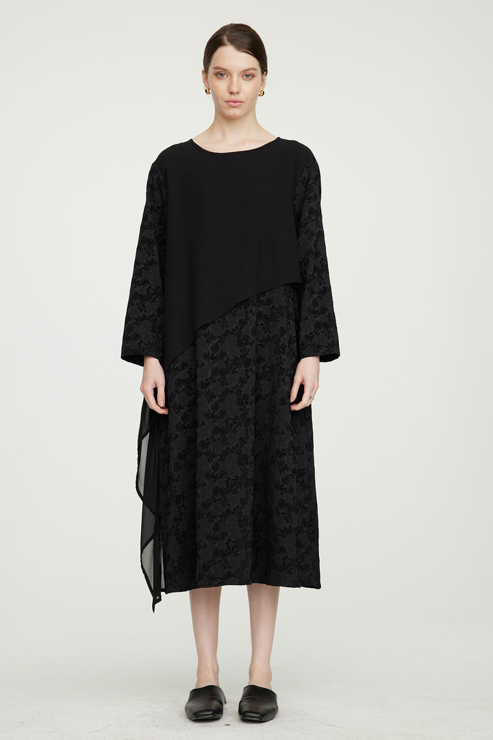 Vestido casual com emenda de malha de renda