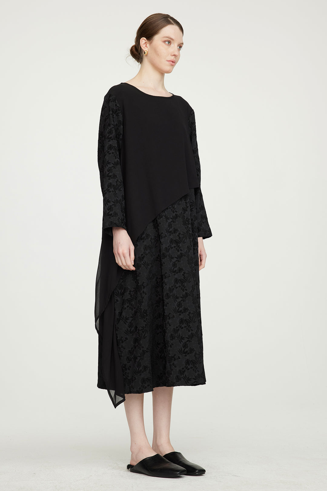 Vestido casual com emenda de malha de renda