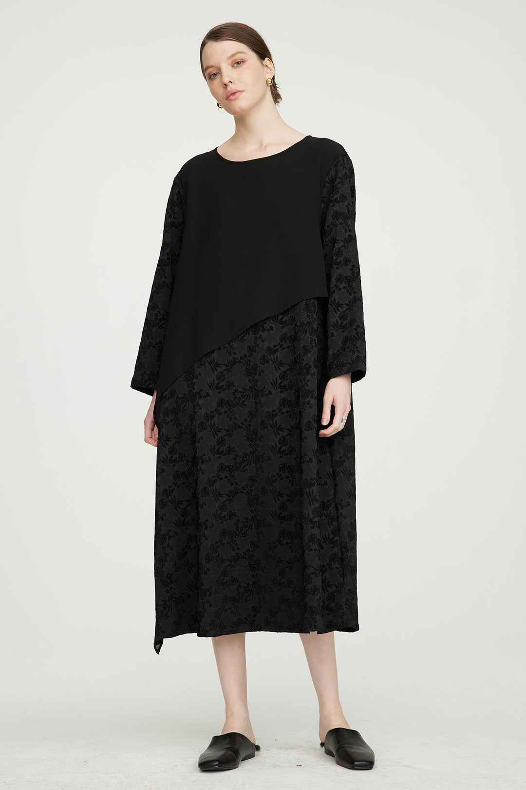 Vestido casual com emenda de malha de renda