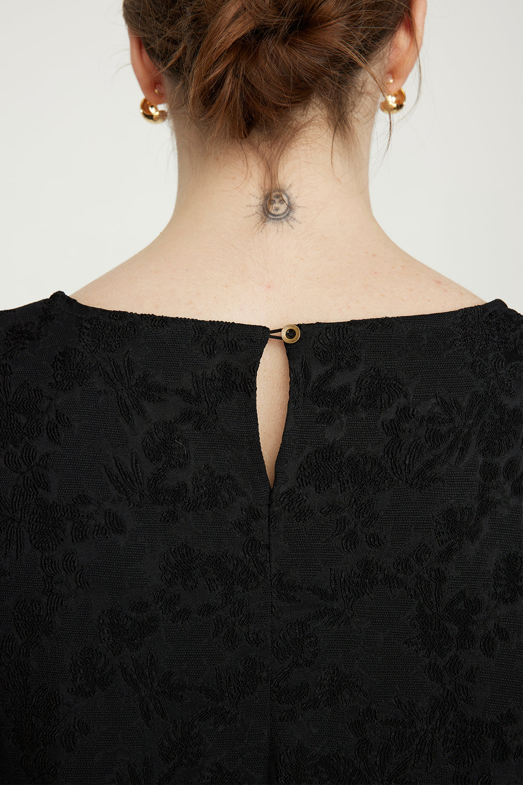 Vestido casual com emenda de malha de renda