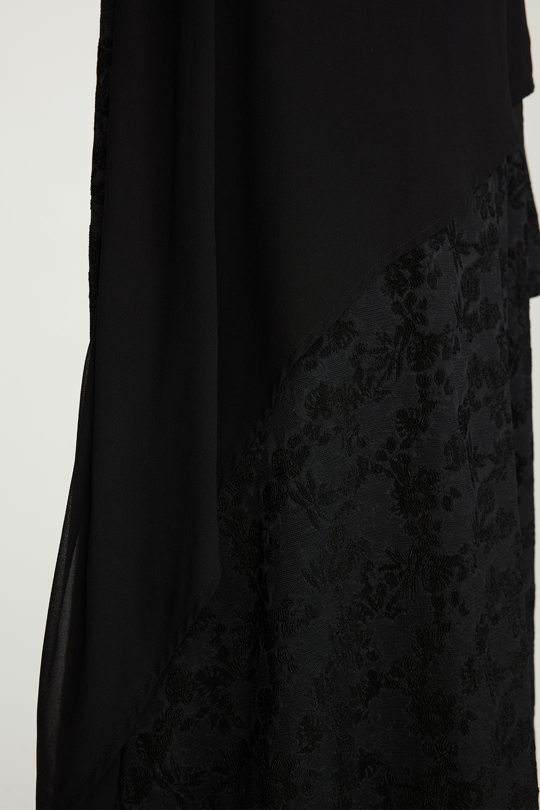 Vestido casual com emenda de malha de renda