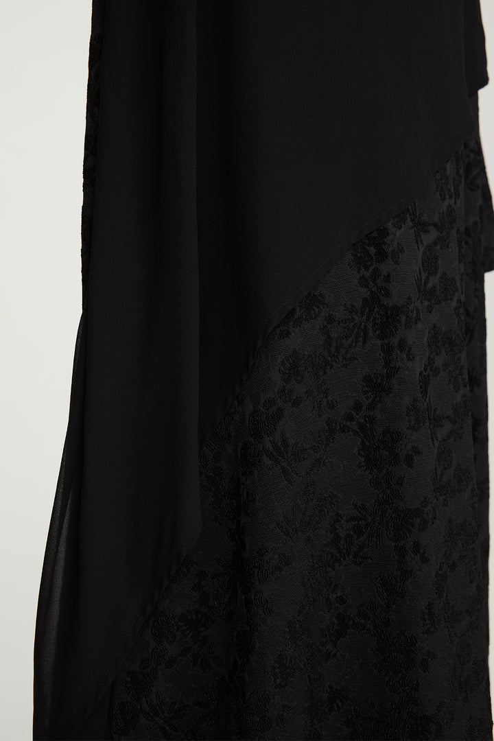 Vestido casual com emenda de malha de renda