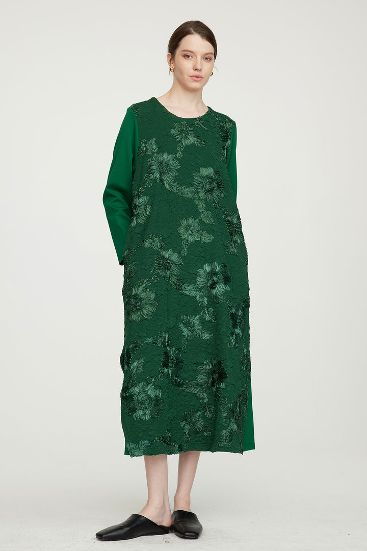 Elegantes Kleid mit Blumenstickerei