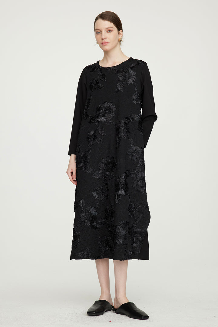 Elegantes Kleid mit Blumenstickerei