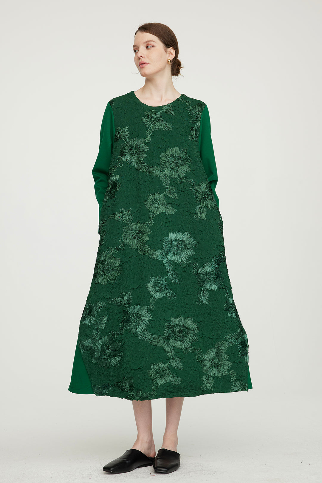 Elegantes Kleid mit Blumenstickerei