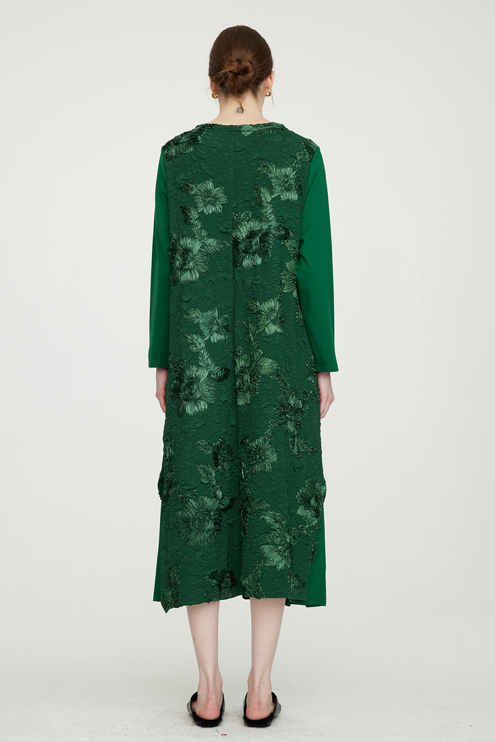 Elegantes Kleid mit Blumenstickerei