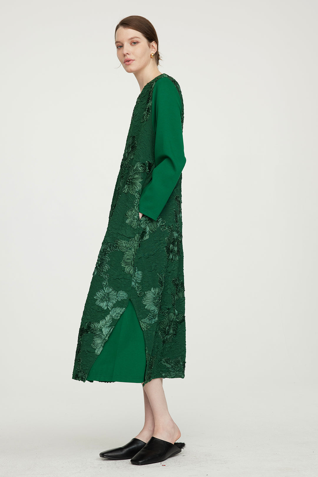 Elegantes Kleid mit Blumenstickerei