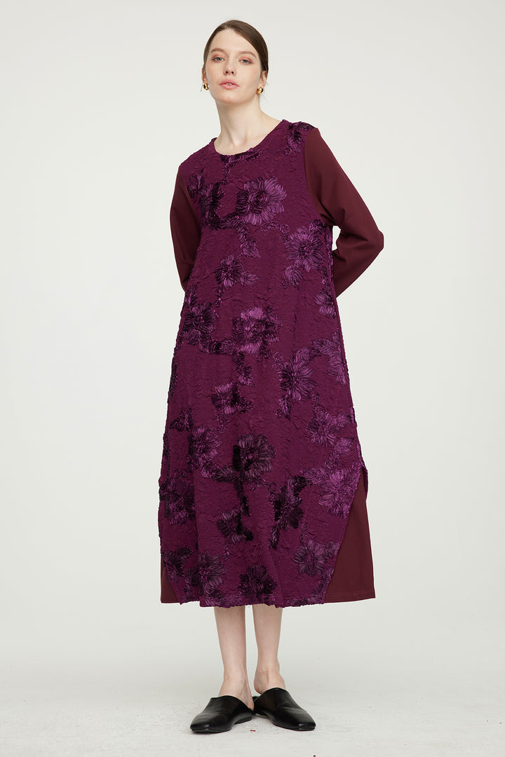 Elegantes Kleid mit Blumenstickerei