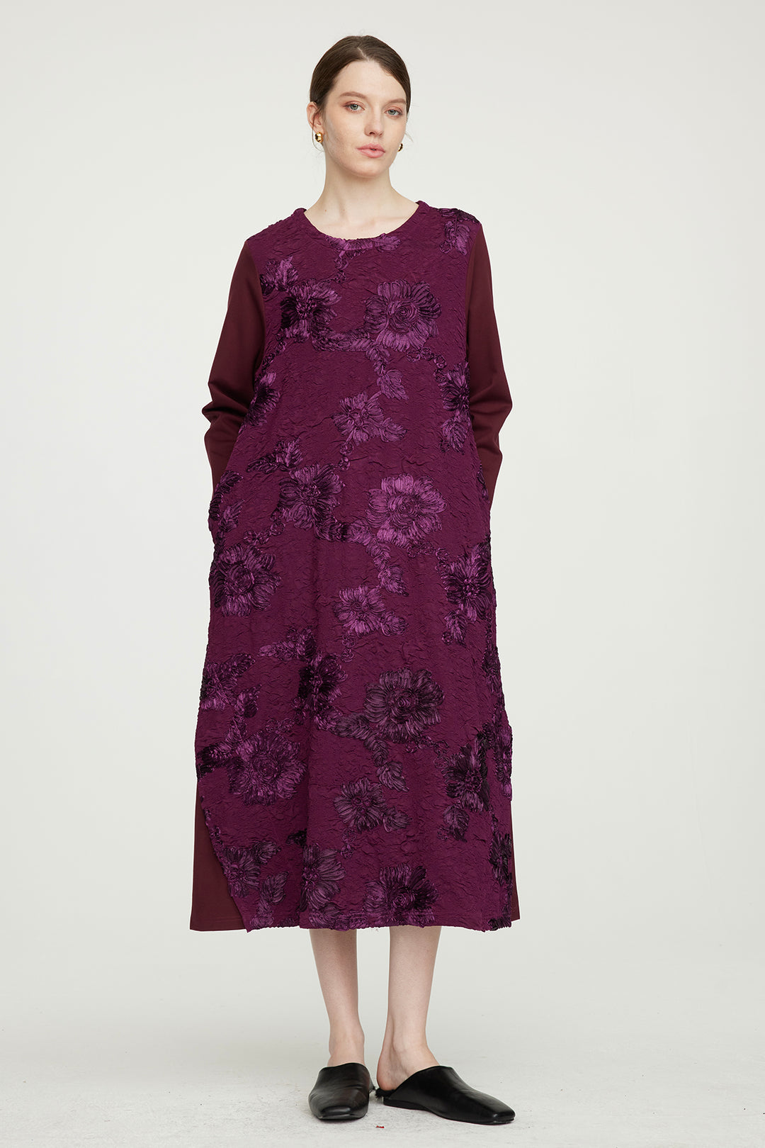 Elegantes Kleid mit Blumenstickerei