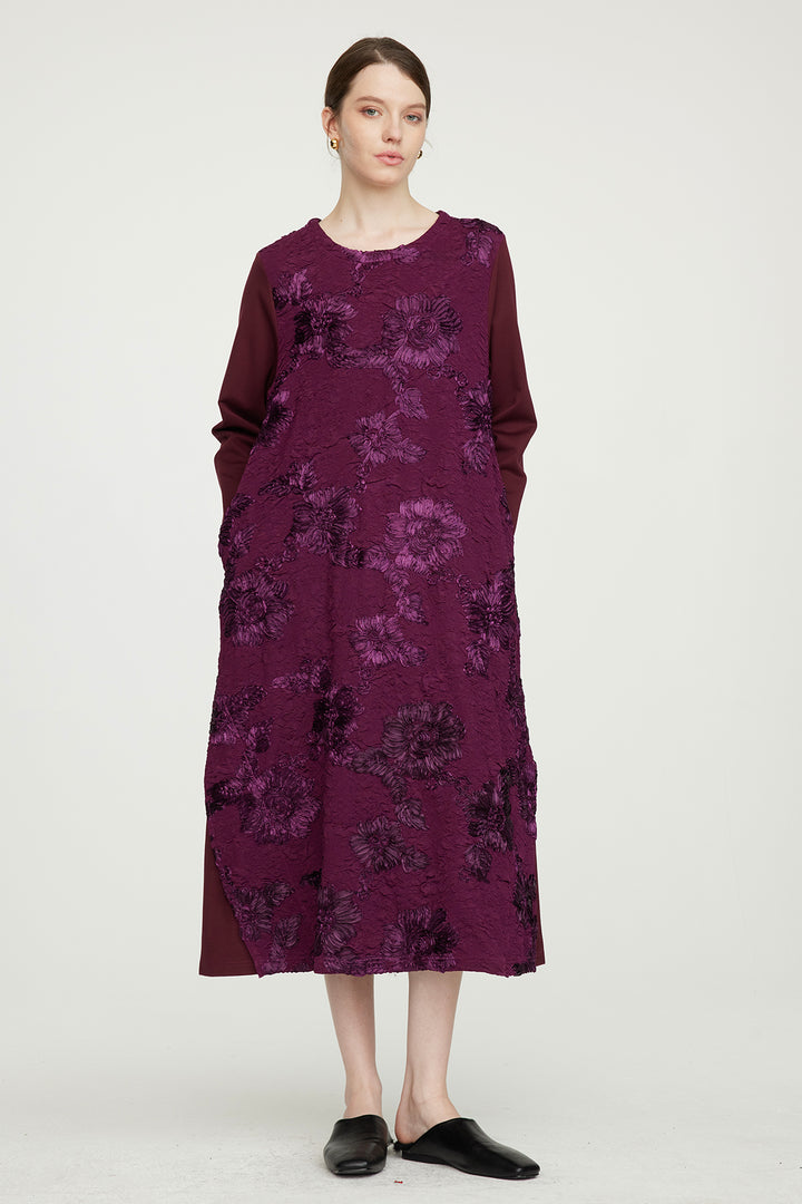 Elegantes Kleid mit Blumenstickerei