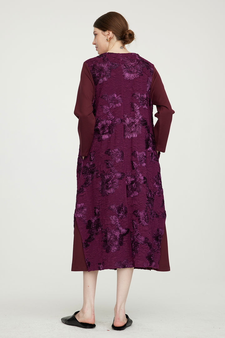 Elegantes Kleid mit Blumenstickerei