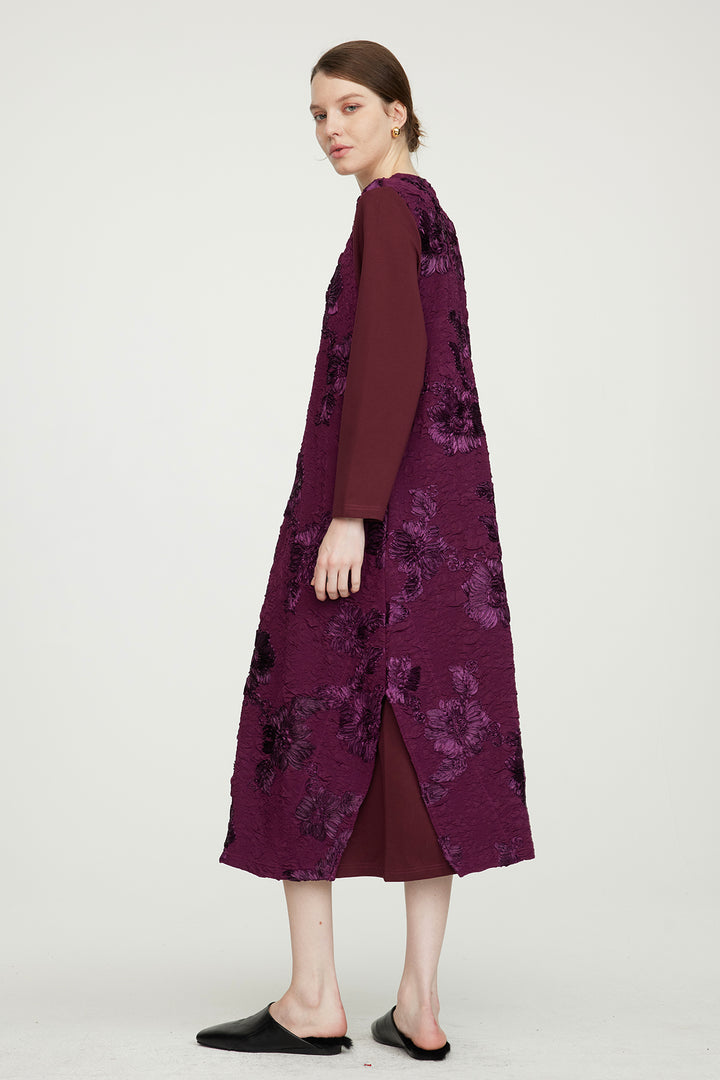 Elegantes Kleid mit Blumenstickerei