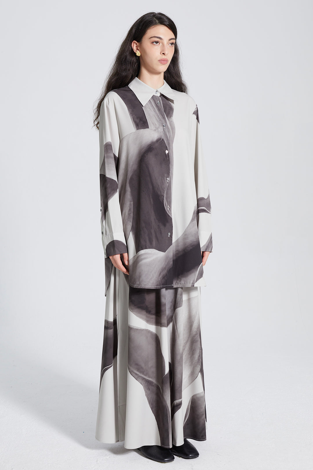 Conjunto de saia com estampa de tinta média