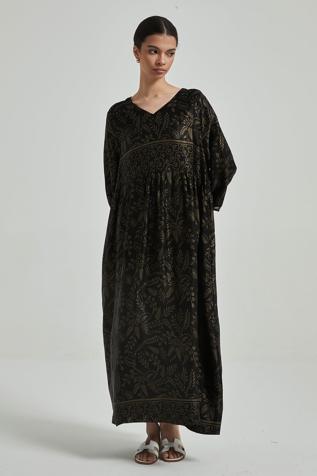 Vestido de seda elegante e aconchegante com decote em V e estampa retrô - PRETO