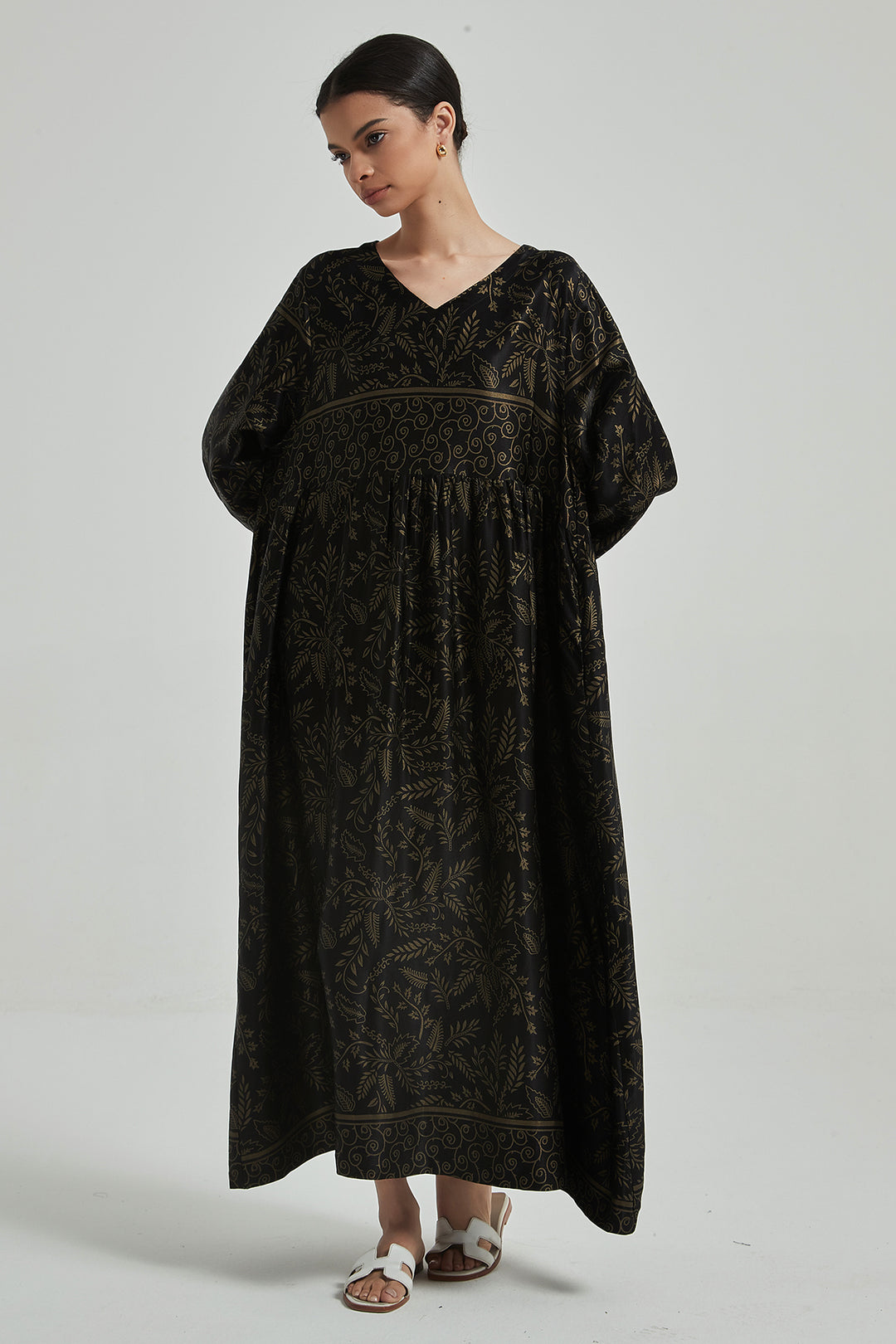 Vestido de seda elegante e aconchegante com decote em V e estampa retrô - PRETO