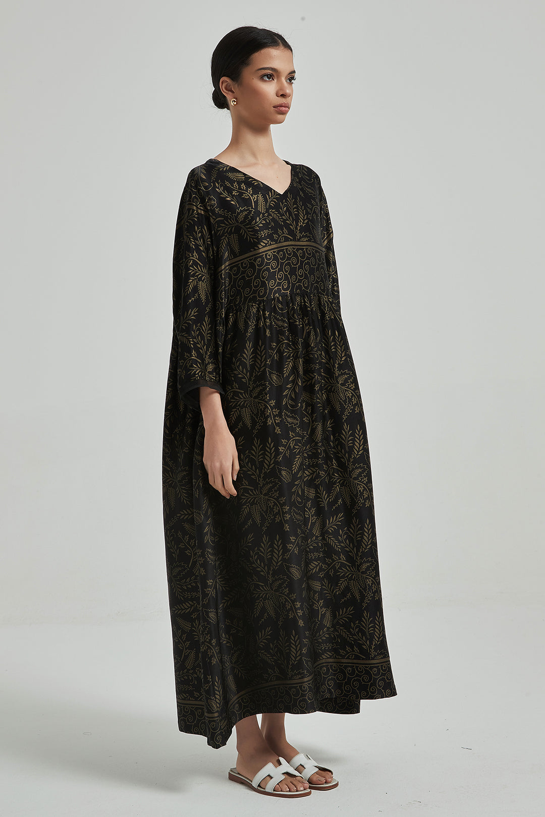 Vestido de seda elegante e aconchegante com decote em V e estampa retrô - PRETO