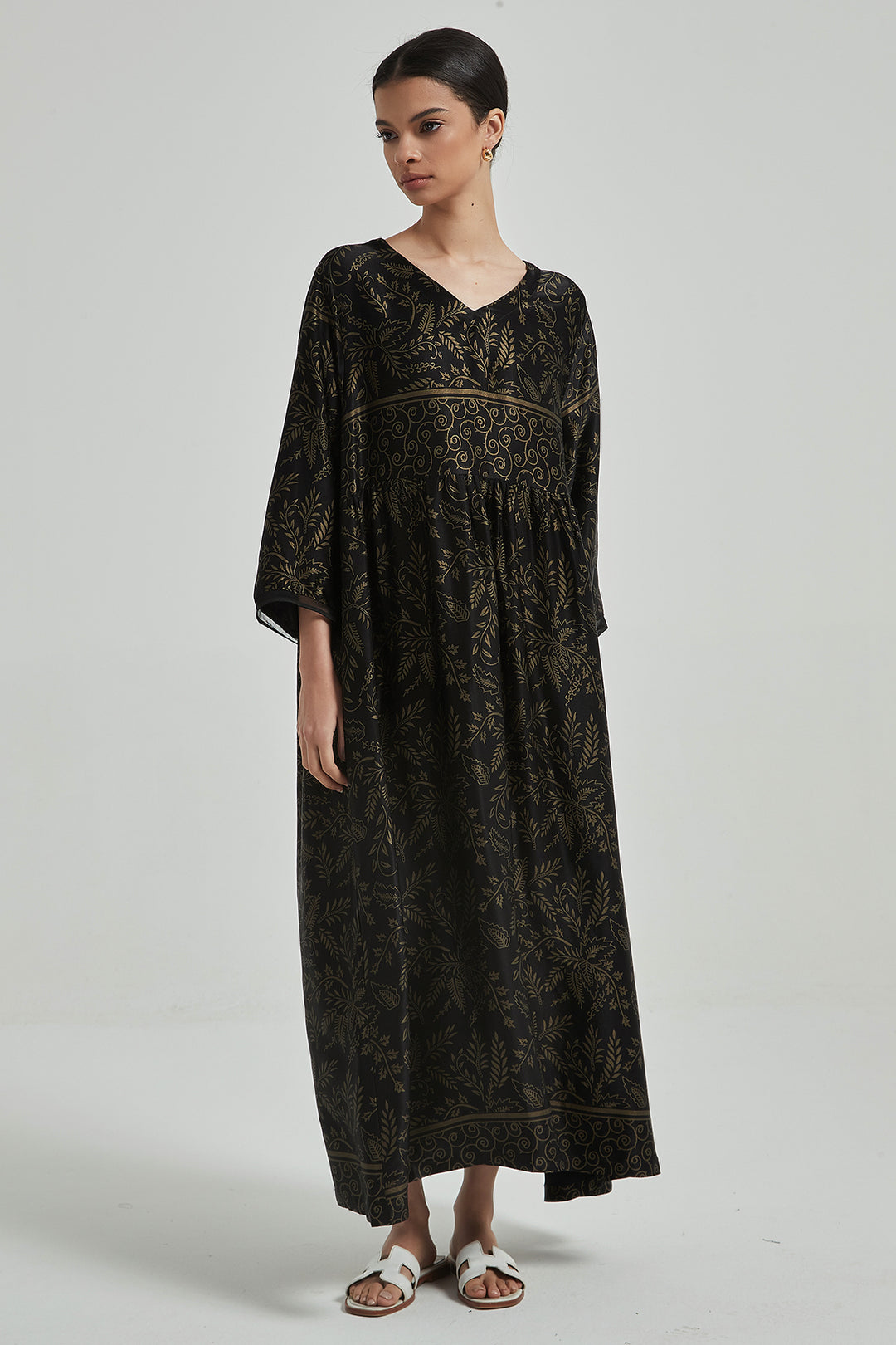 Vestido de seda elegante e aconchegante com decote em V e estampa retrô - PRETO