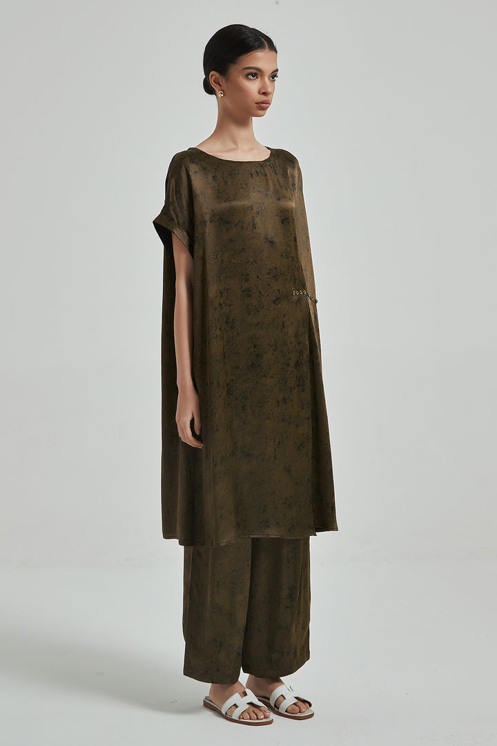 Conjunto de duas pernas largas de seda sólida de manga curta - marrom