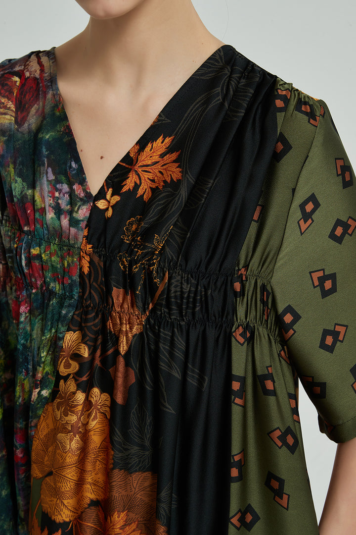 Vestido de seda aconchegante plissado irregular com decote em V