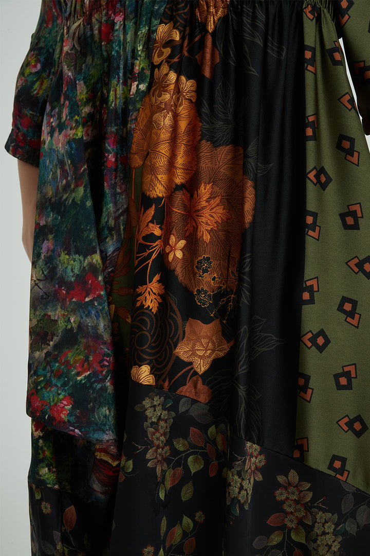 Vestido de seda aconchegante plissado irregular com decote em V