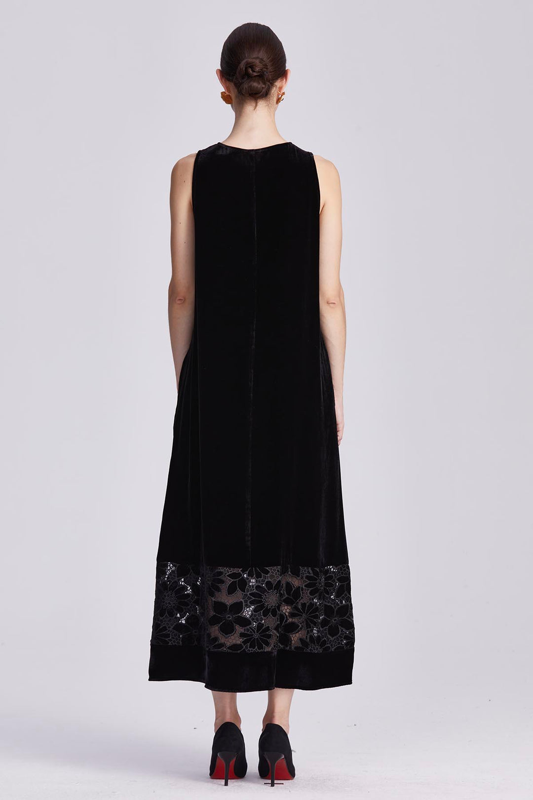 Esmé V-Neck Sleeveless Velvet Dress