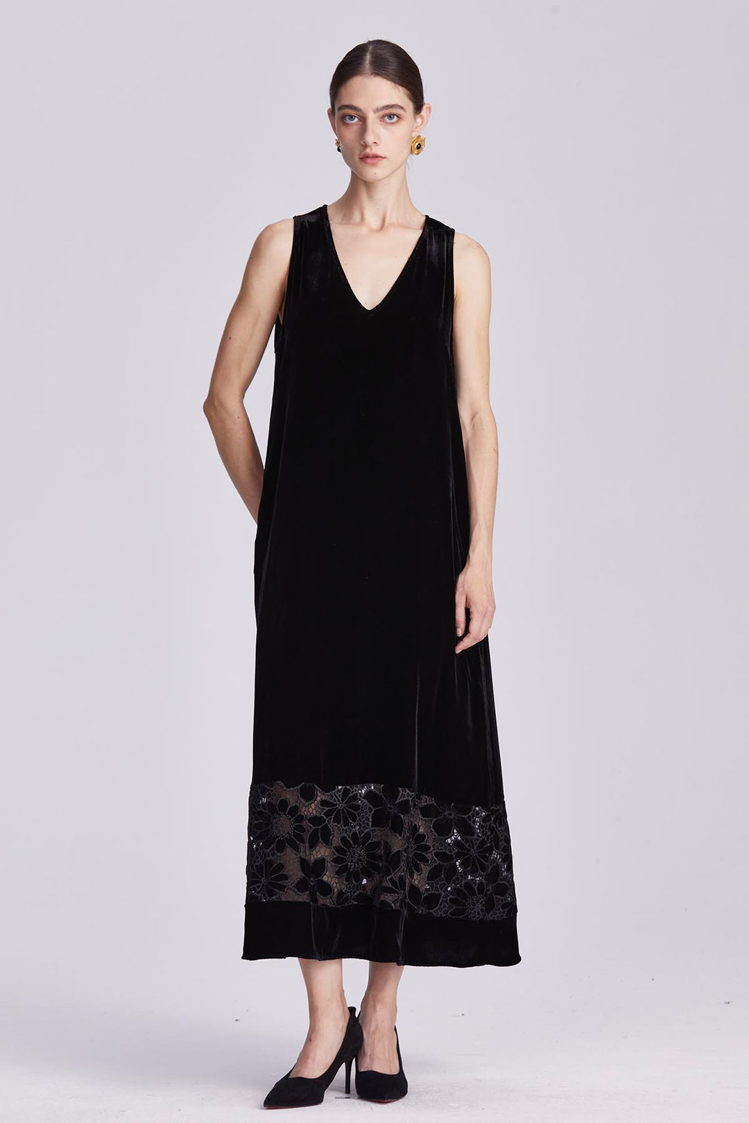 Esmé V-Neck Sleeveless Velvet Dress