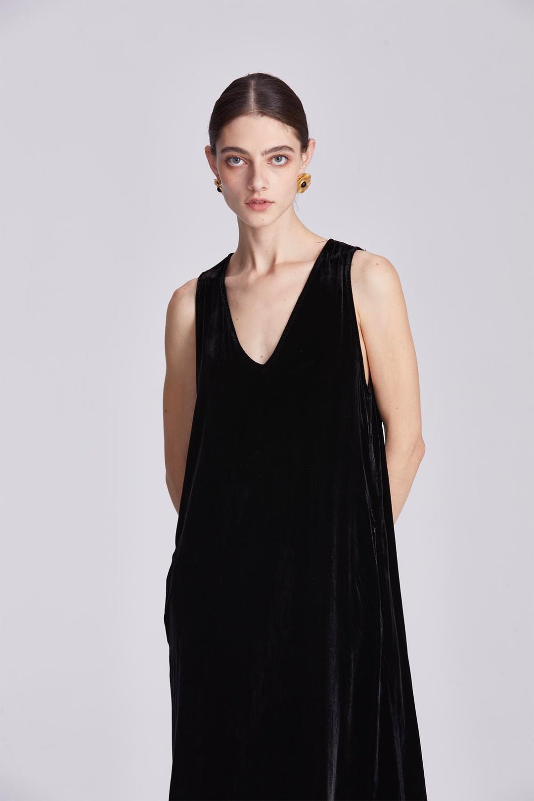 Esmé V-Neck Sleeveless Velvet Dress