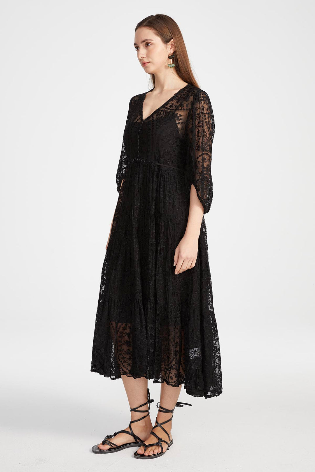 Riya Lace Dress in Black