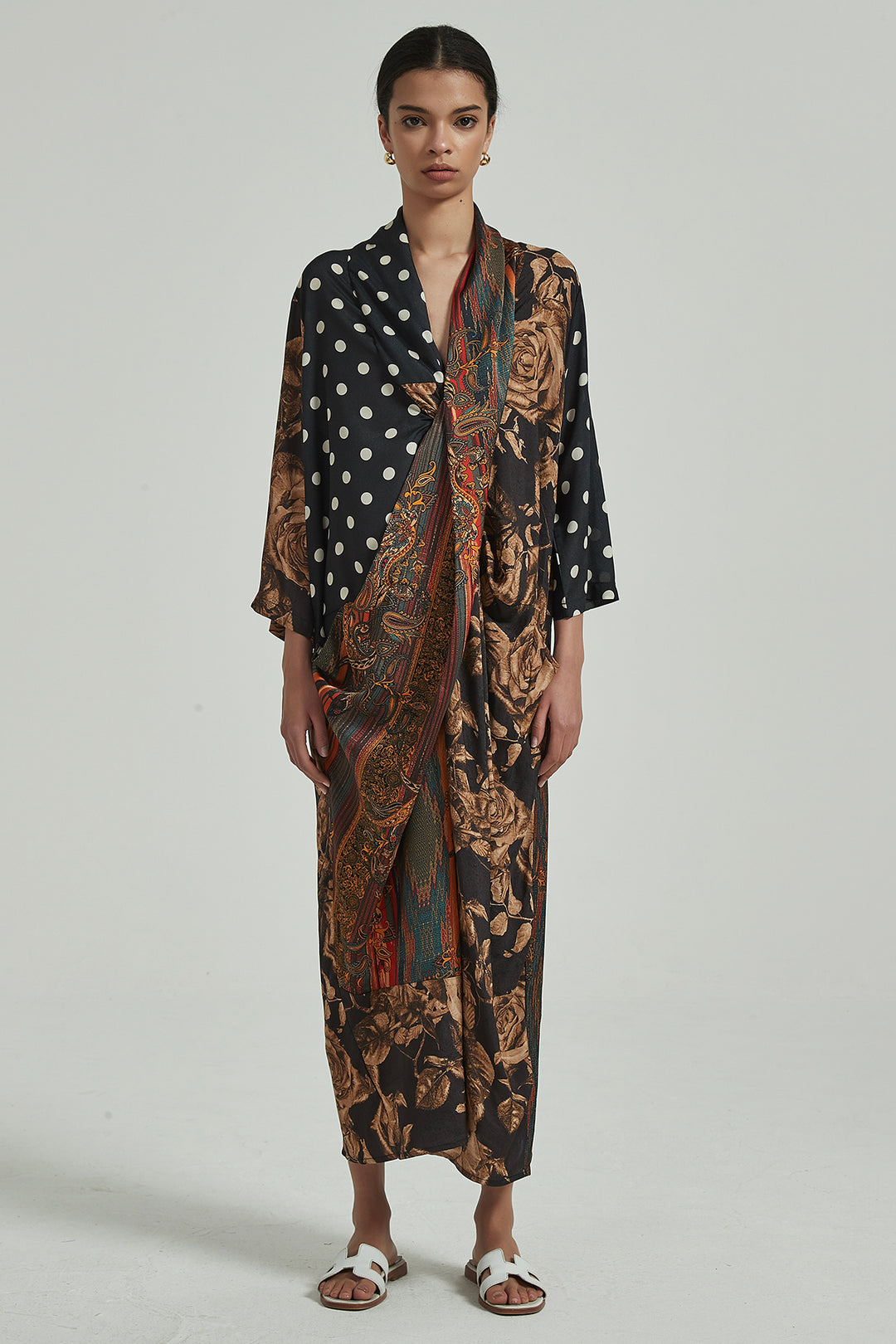 Gemütliches, elegantes Retro-Kleid mit Polka Dot-Blumendruck