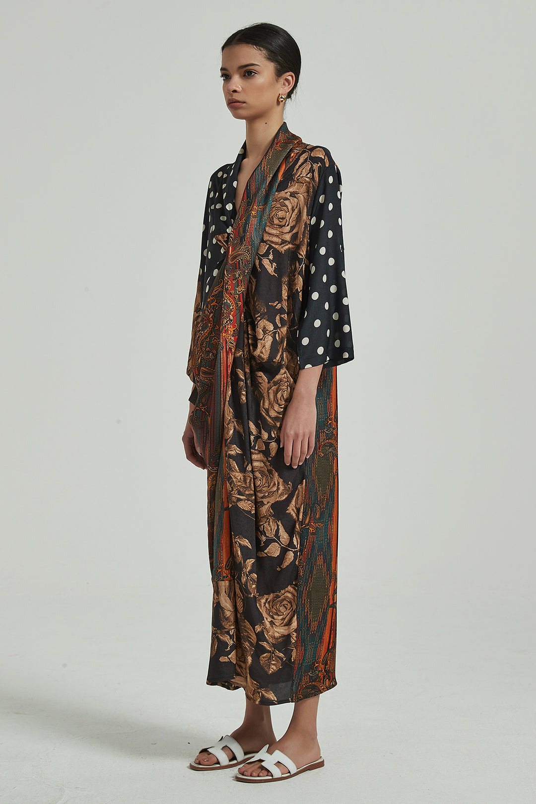 Gemütliches, elegantes Retro-Kleid mit Polka Dot-Blumendruck