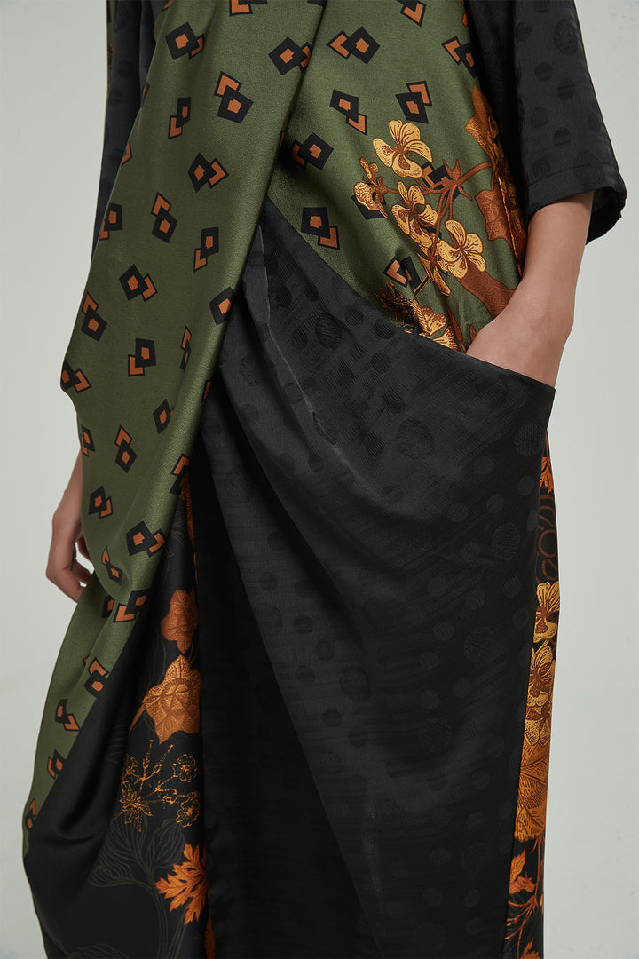 Vestido maxi de seda com estampa frontal cruzada