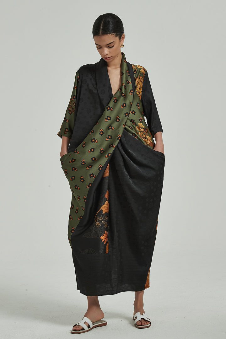 Vestido maxi de seda com estampa frontal cruzada