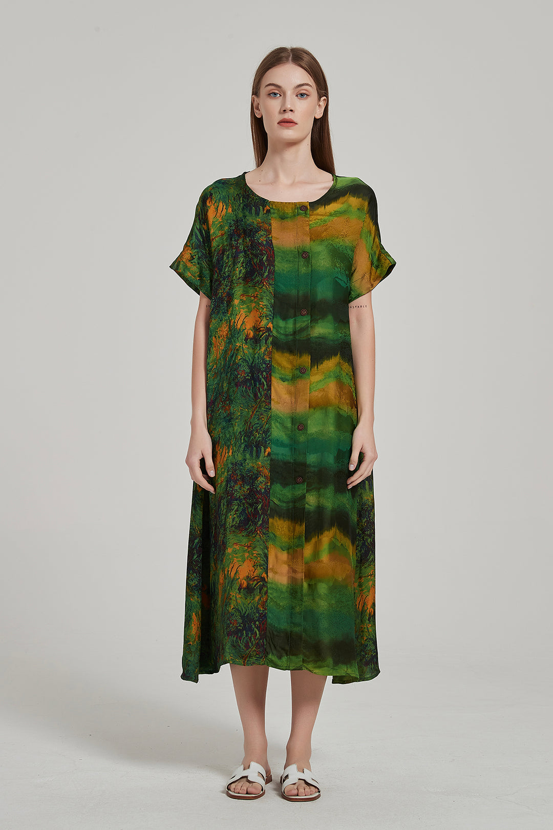 Kurzärmliges Seidenkleid im Designer-Stil