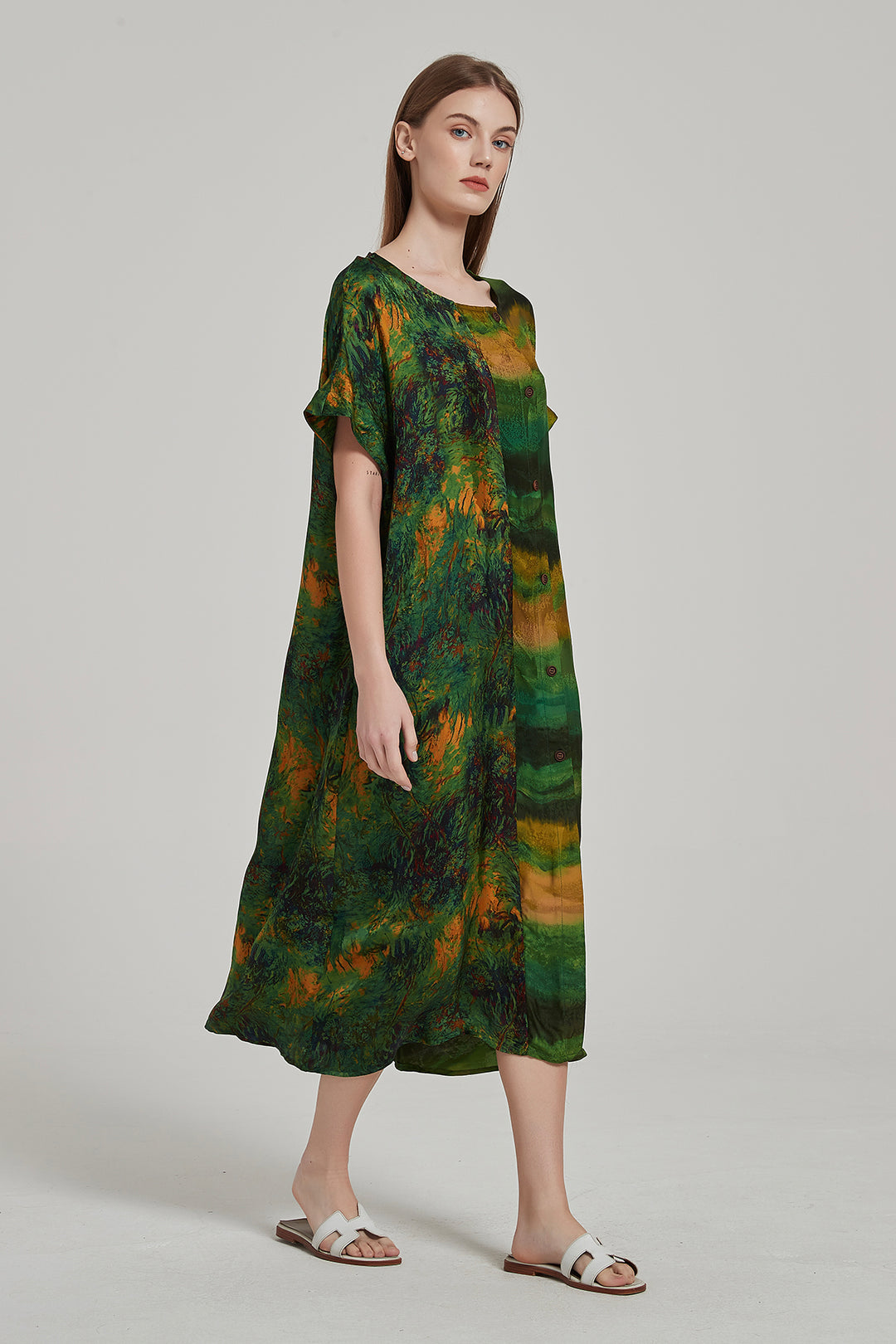 Kurzärmliges Seidenkleid im Designer-Stil