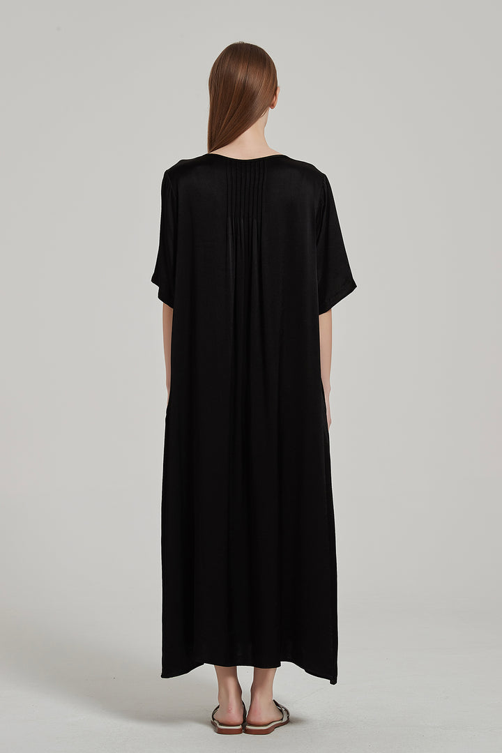 Vestido maxi de seda com estampa retrô elegante e aconchegante