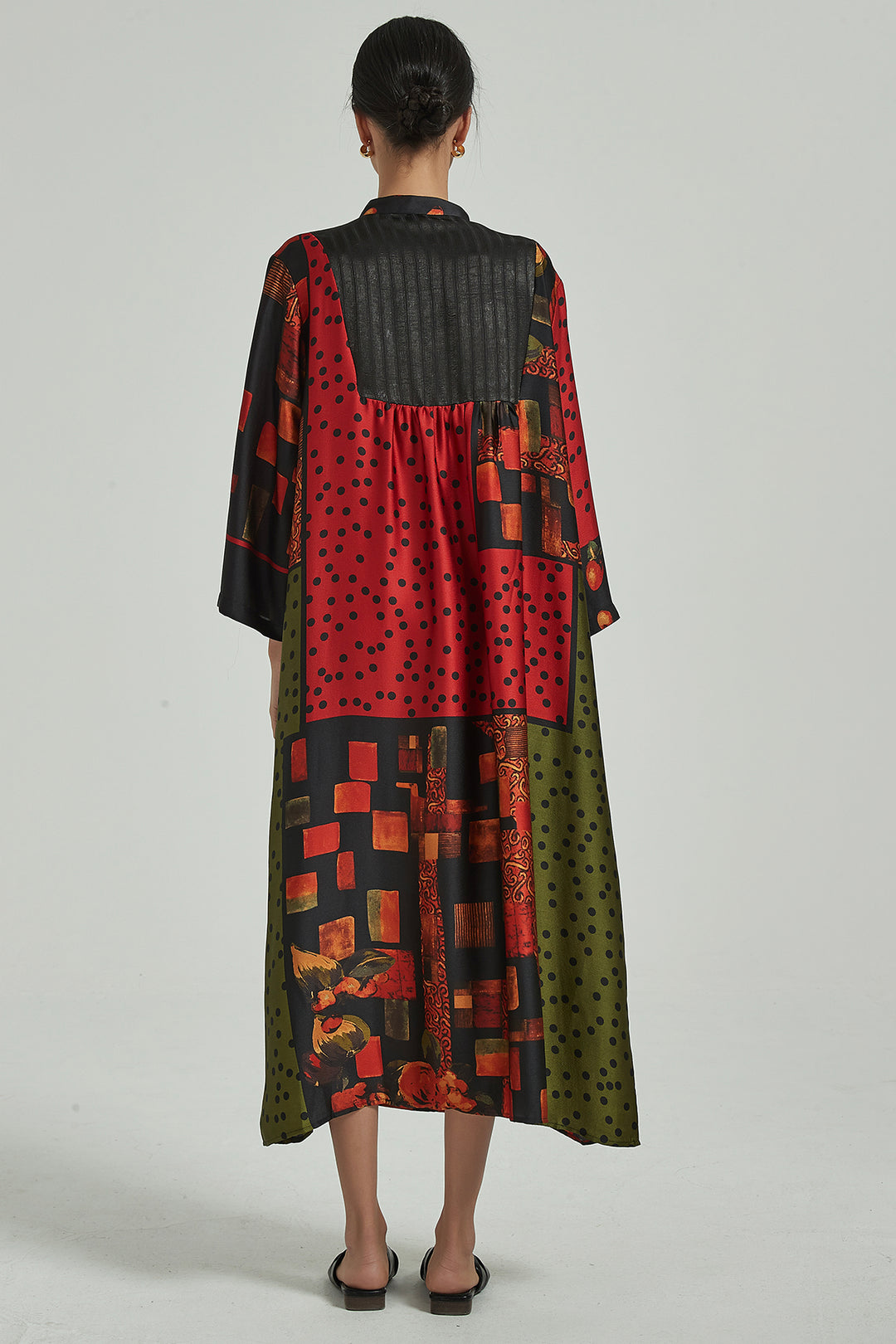 Robe longue en soie à manches longues et épissure de couleur