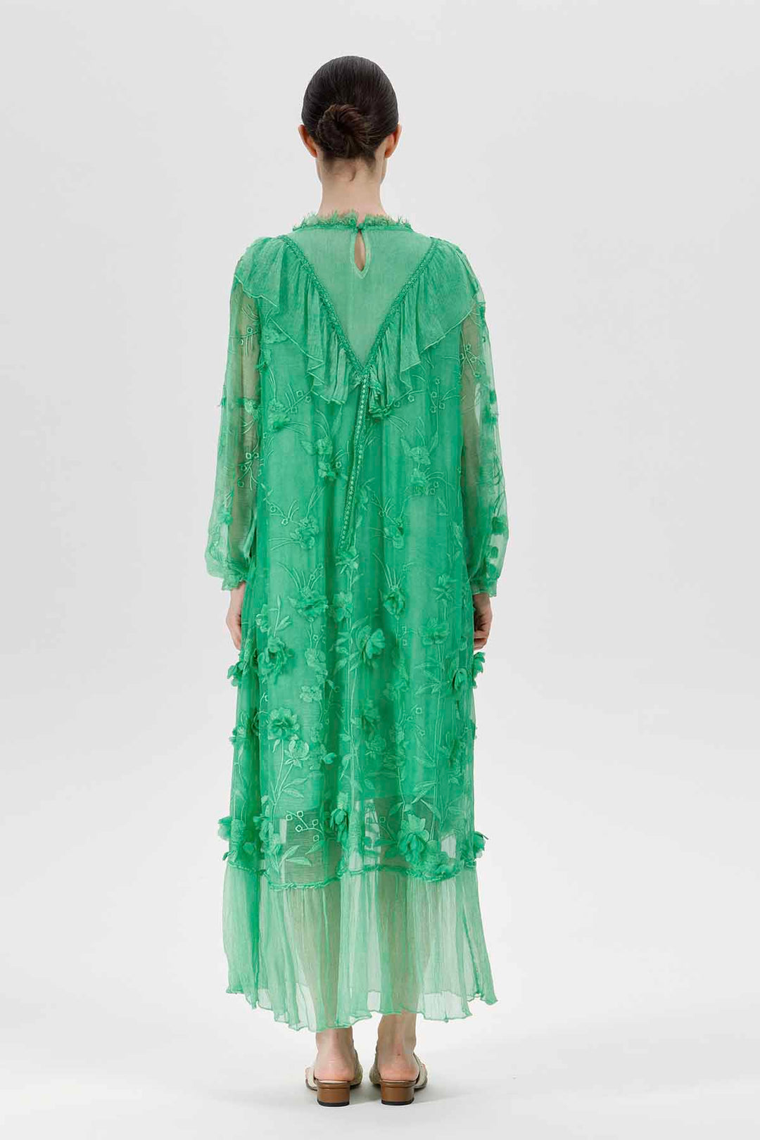 Sylvie geborduurde pure jurk