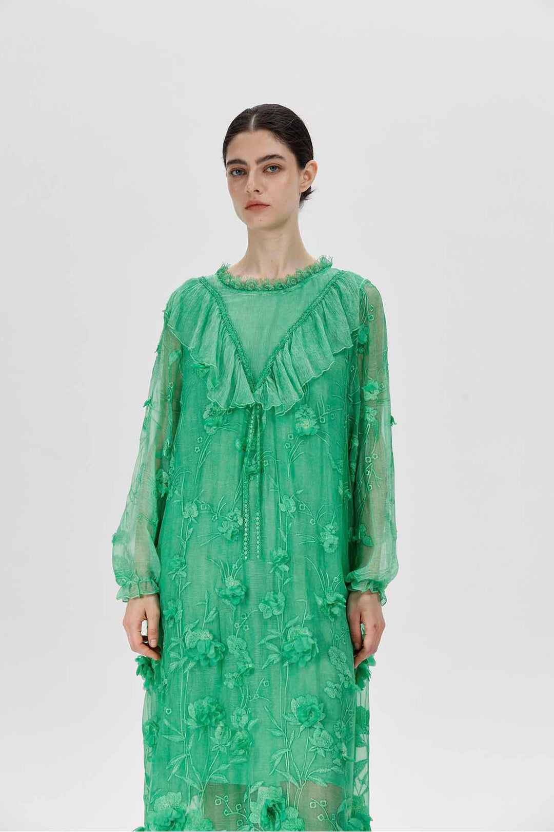 Sylvie geborduurde pure jurk