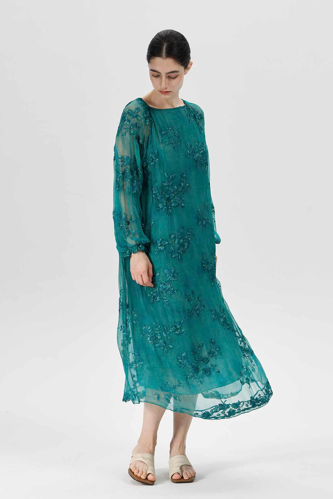 Inez floral besticktes Kleid