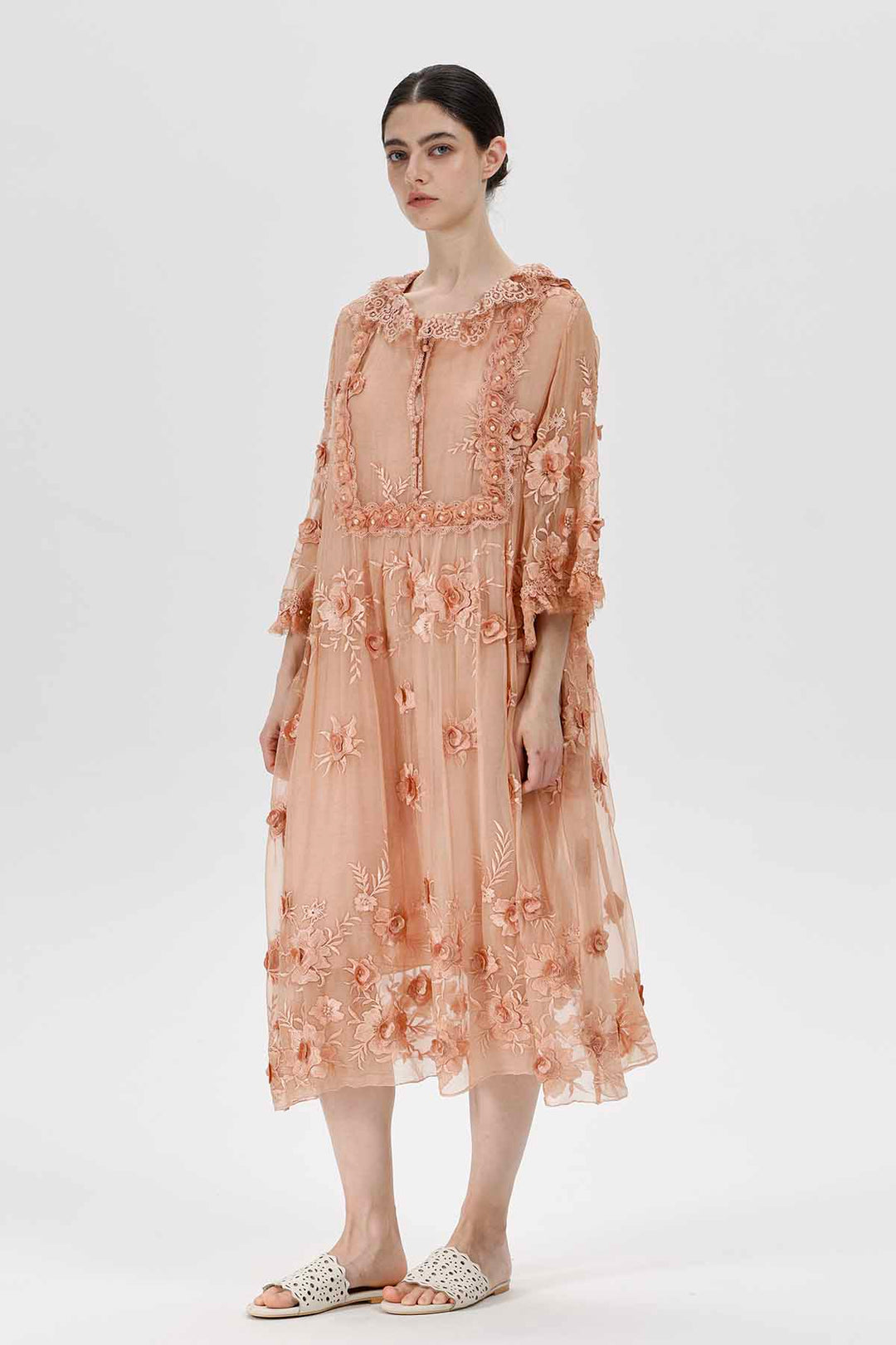 Anaya besticktes Kleid