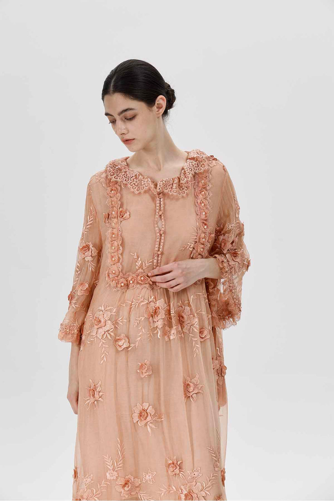Anaya besticktes Kleid