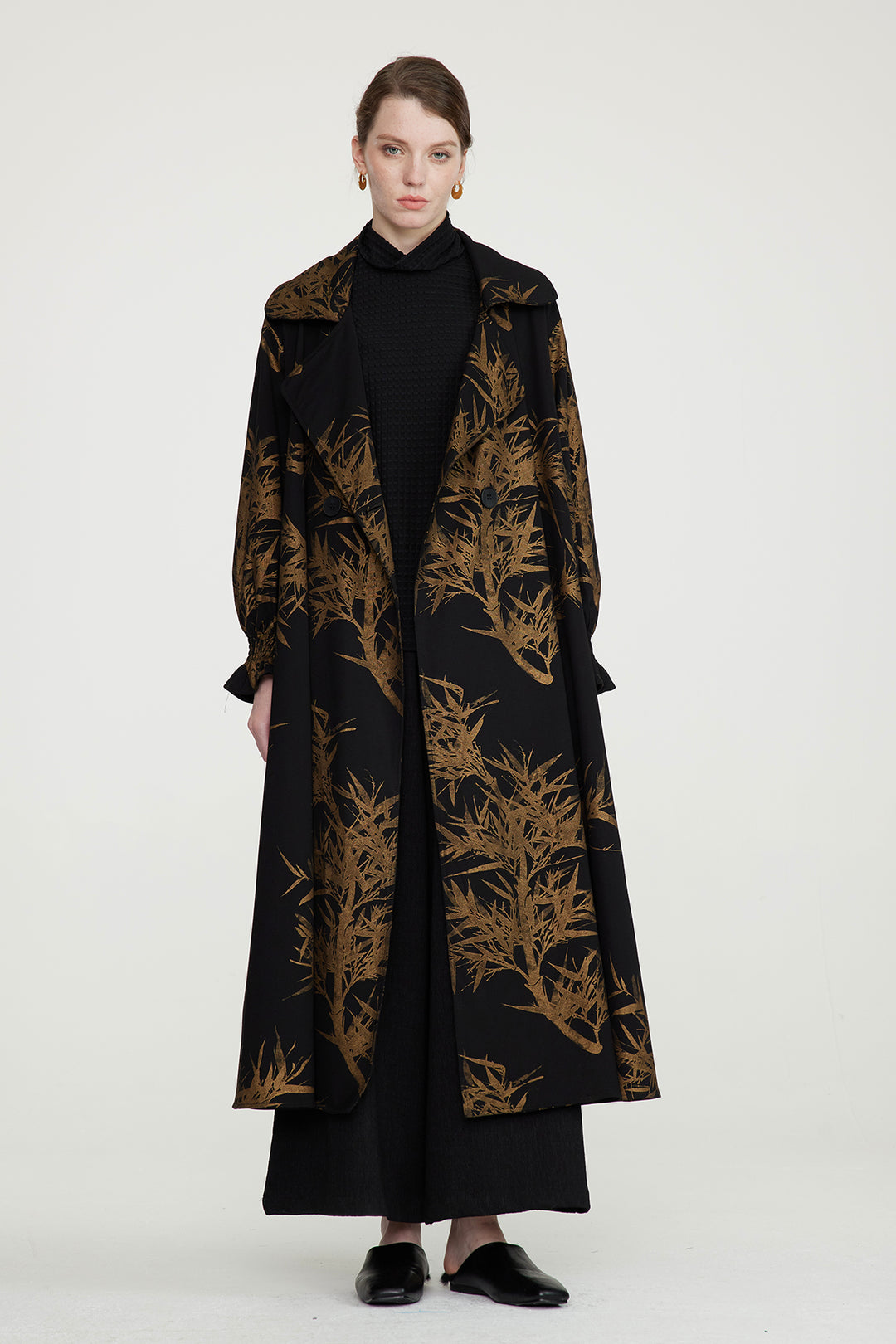 Gemütlicher, locker sitzender langer Mantel mit Blätter-Print